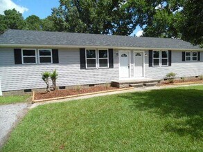 Building Photo - 2 BR 1 BA Duplex