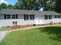 Building Photo - 2 BR 1 BA Duplex