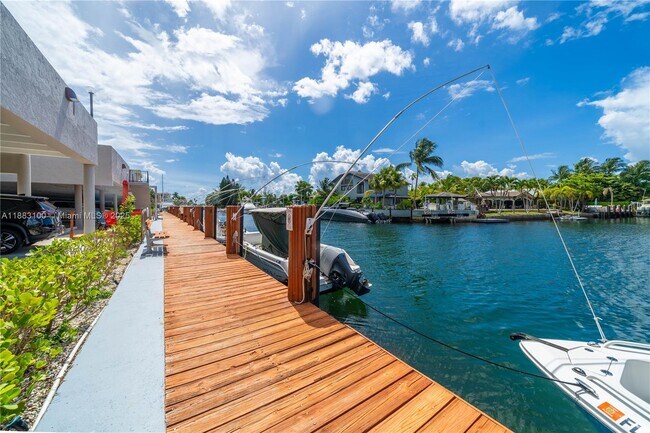 Building Photo - 2500 NE 135th St