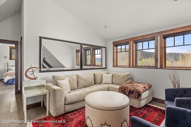 Building Photo - 160 Equestrian Way