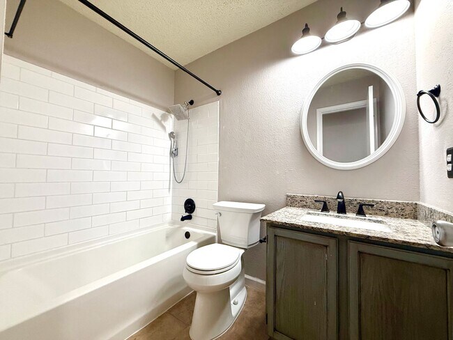 Building Photo - **APPLICATION RECEIVED** *MOVE IN SPECIAL* Beautiful 3 Bedroom Home with Granite Countertops & La...