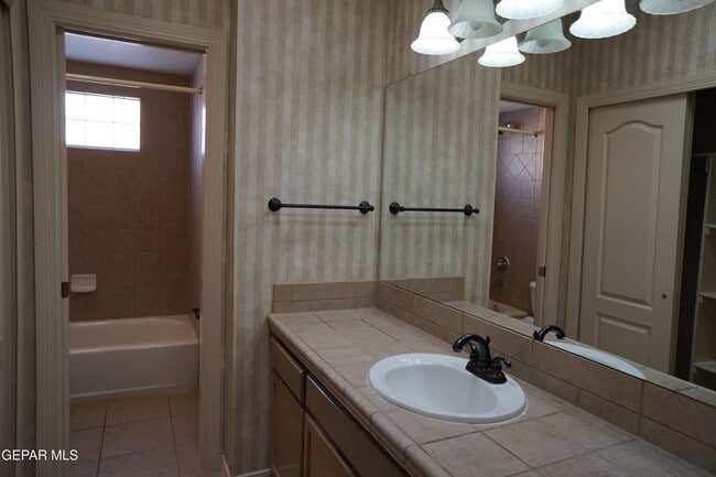 Building Photo - 6693 Capitan Ridge