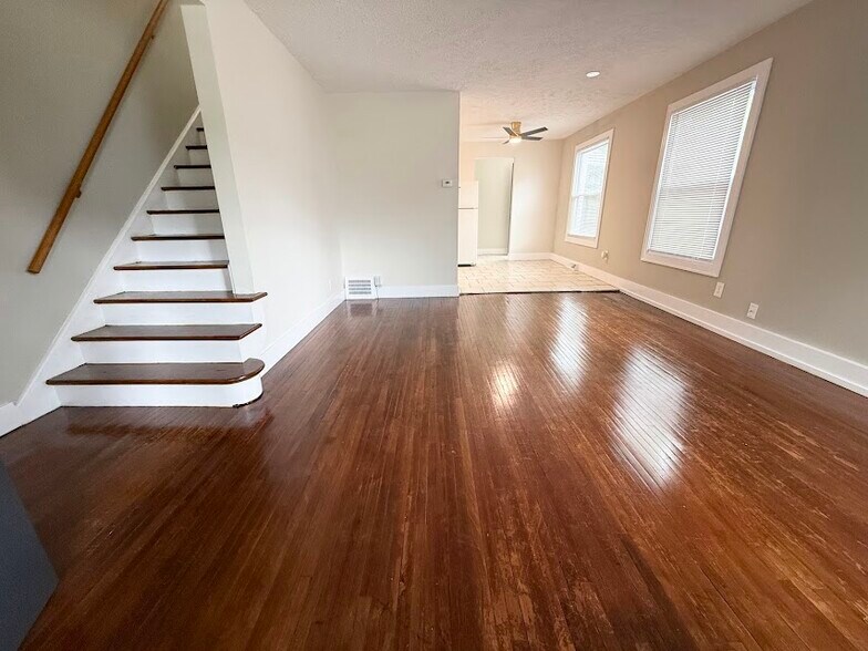 Building Photo - 14218 Tuckahoe Ave