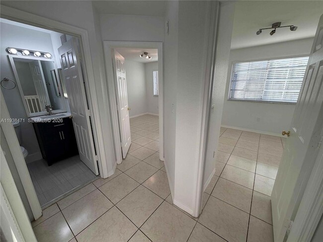 Building Photo - 5755 NW 115th Ct