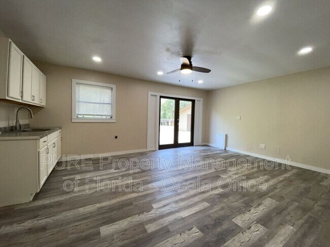 Building Photo - 4211 SW 6th Ave