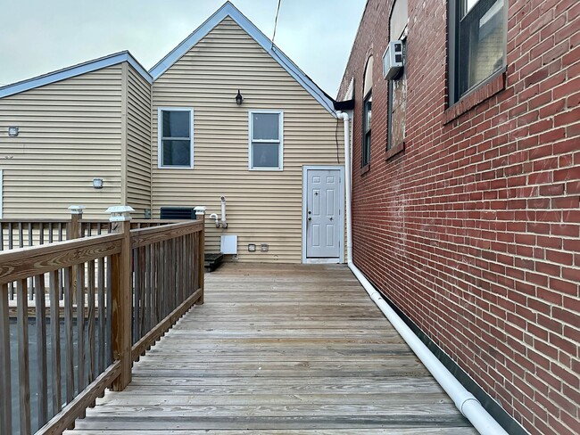 Building Photo - 669 Forest Ave