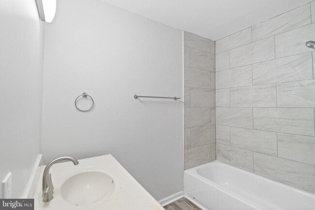 Building Photo - 2547 Ashton St