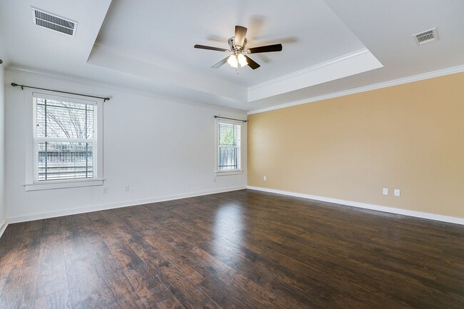 Building Photo - 5918 Southampton Pl
