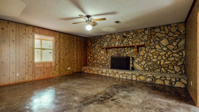 Building Photo - 163 S Davis Ln