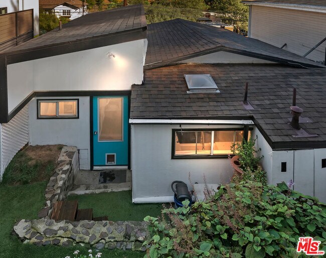 Building Photo - 1653 N Beverly Glen Blvd