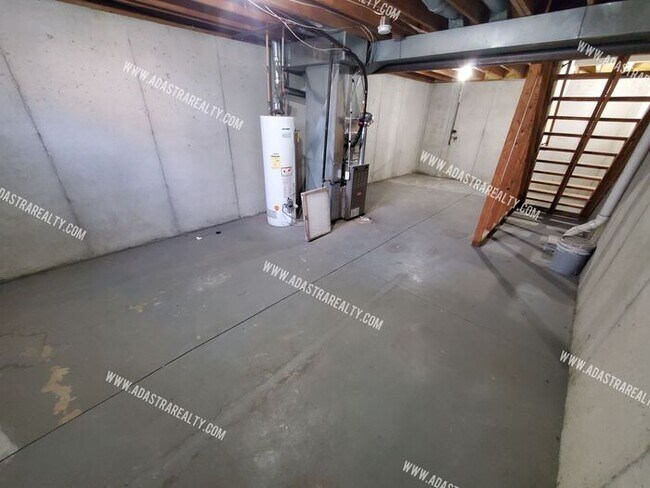 Building Photo - Gorgeous Modern Shawnee Townhome!! So much...