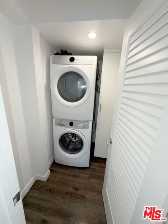 Building Photo - 9152 Alden Dr