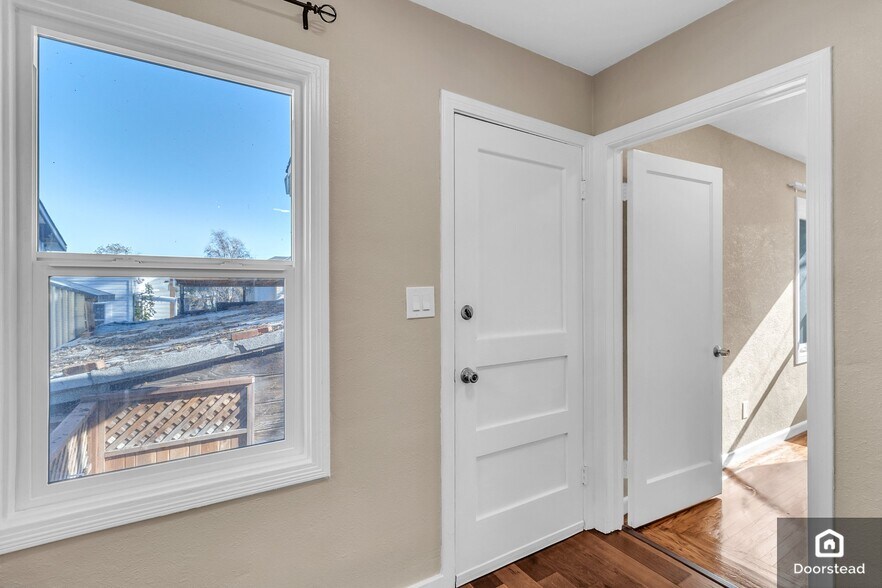 Building Photo - 711 Smith Ave