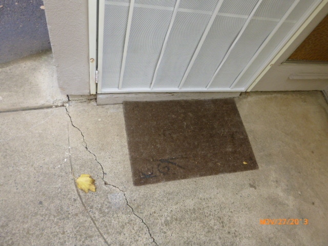 Building Photo - Cute 2 Bedroom