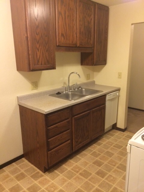 Building Photo - 1905 Wilson Ave