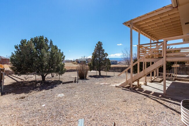 Building Photo - 544 S Watermelon Dr