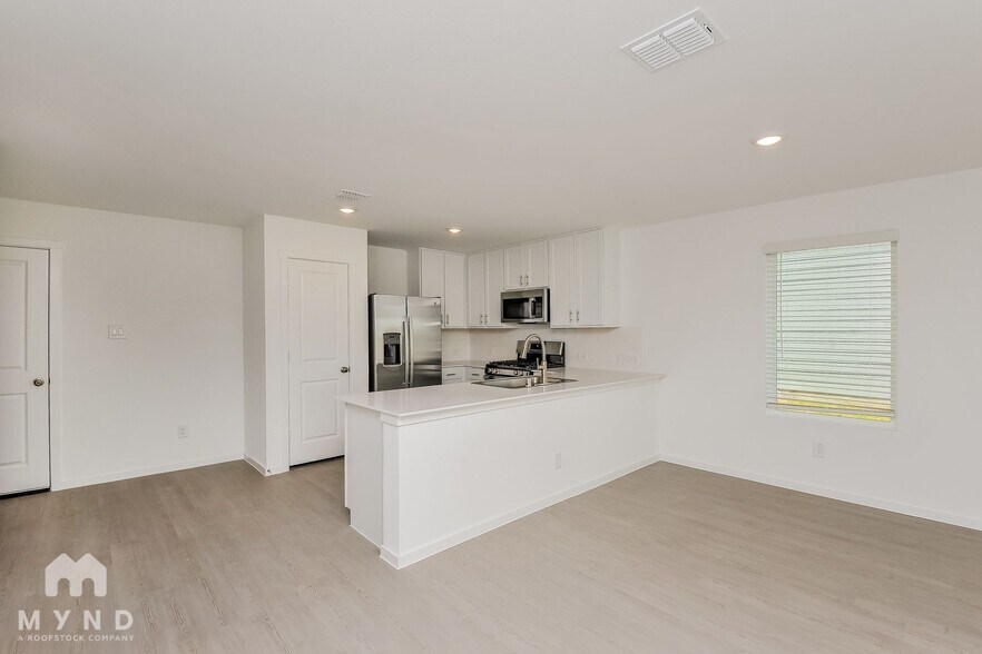 Building Photo - 2712 Mistwood Dr