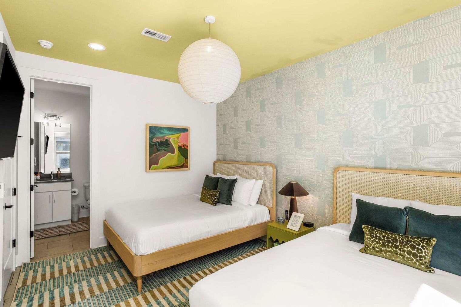 Building Photo - 774 E Argyle Ave