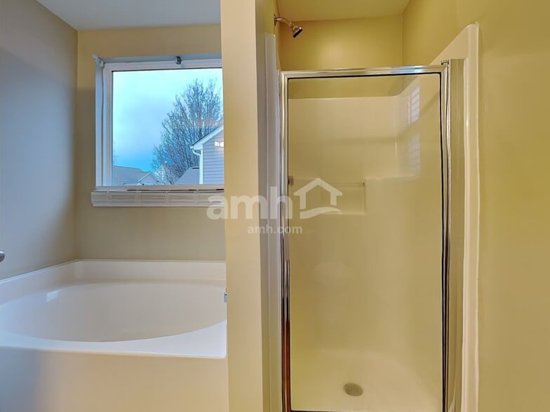 Building Photo - 412 Galesburg Dr