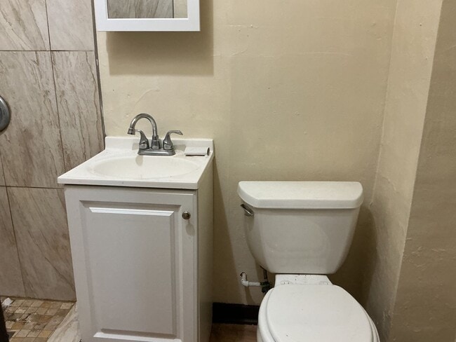 Building Photo - 4 Bedroom Single Family Home