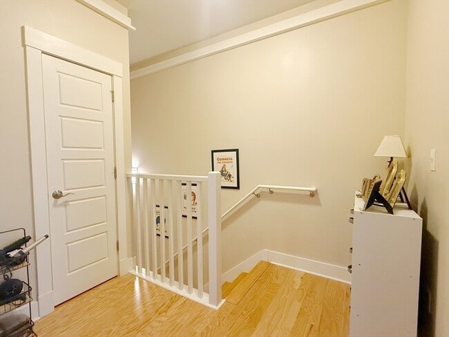 Building Photo - 54 Loomis St