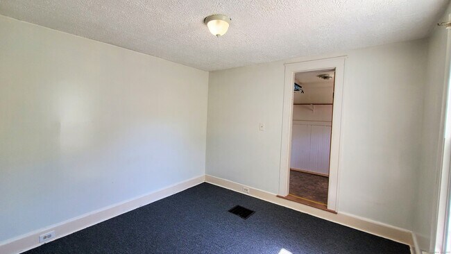 Building Photo - 266 Falls Ave