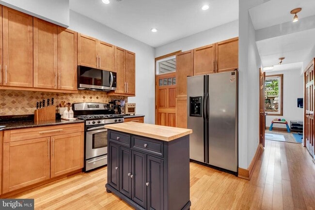 Building Photo - 1810 6th St NW