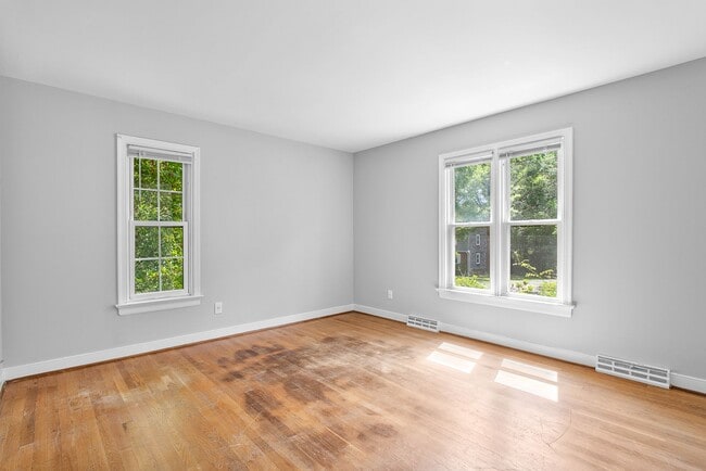 Building Photo - $2,500 / 3 br / 3 ba / 1,750 sqft