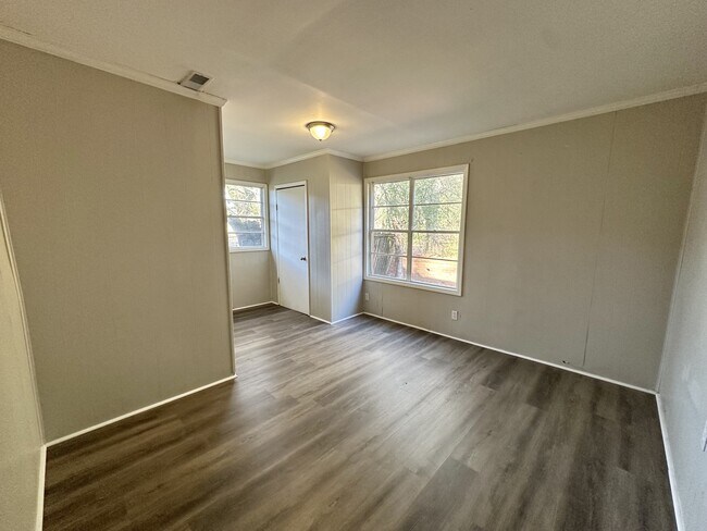 Building Photo - 3417 4th St W