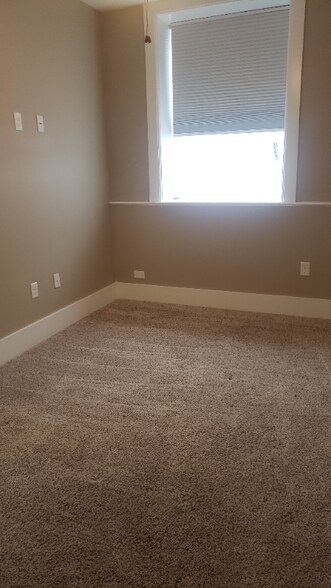 Building Photo - 2212 E 12th St