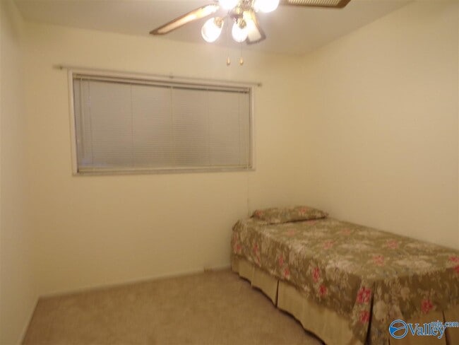 Building Photo - 2107 Fernbrook Dr NE