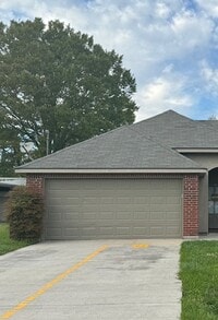 Building Photo - One Bedroom Studio Utilities included