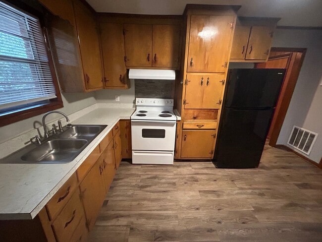 Building Photo - 1209 Hancock St