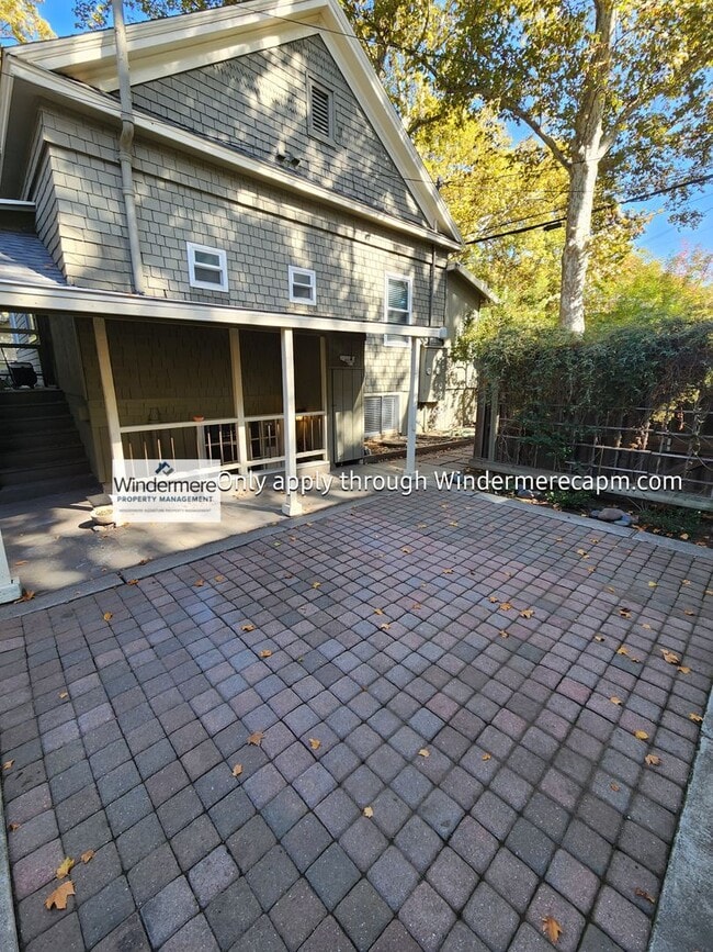 Building Photo - 2330fs