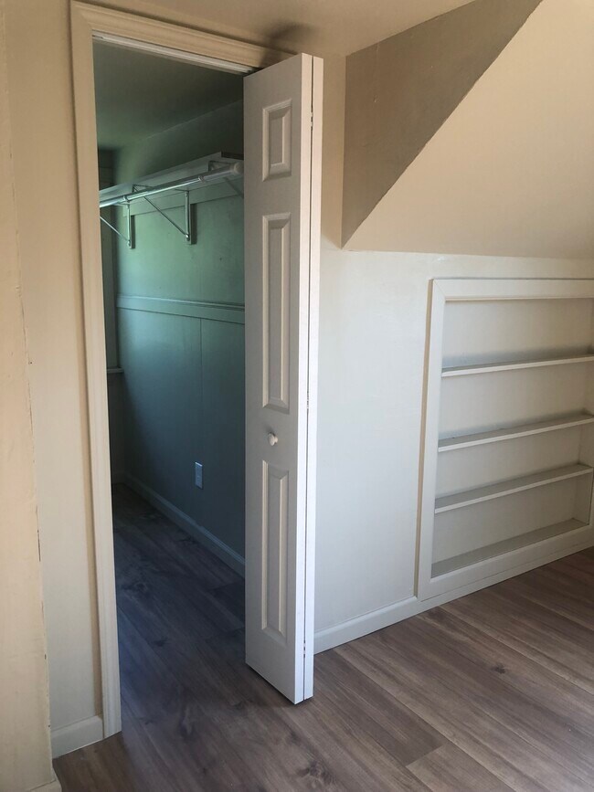 Building Photo - 3207 Alpena St