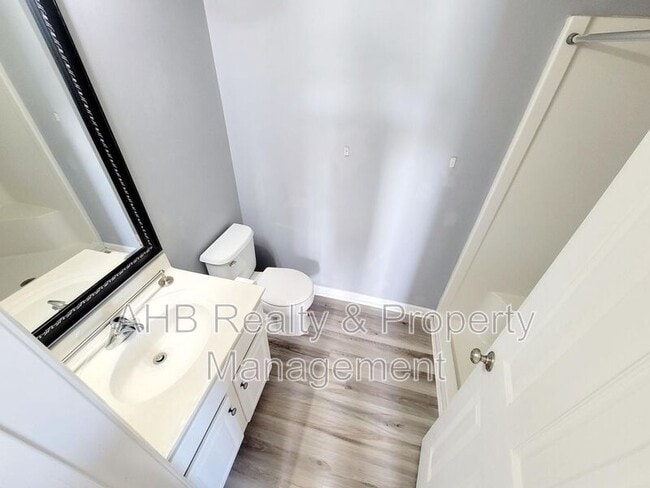 Building Photo - 3477 Forestdale Dr
