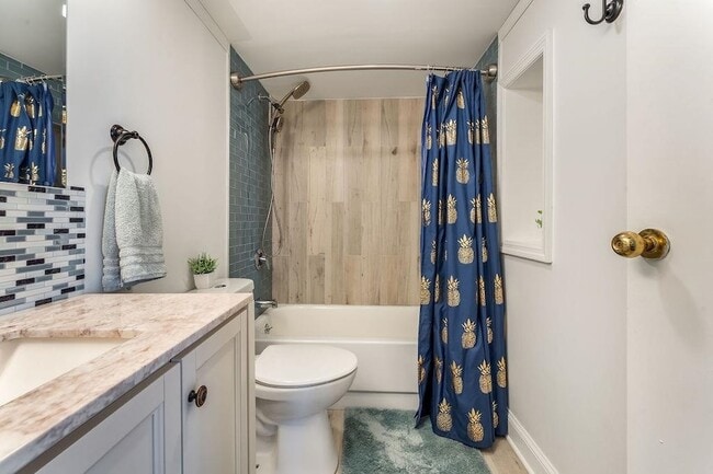 Building Photo - 2110 Harmon Cove Tower