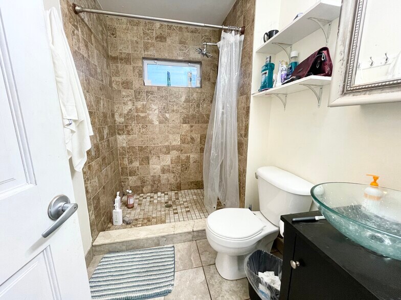 Building Photo - 15 Sachem St