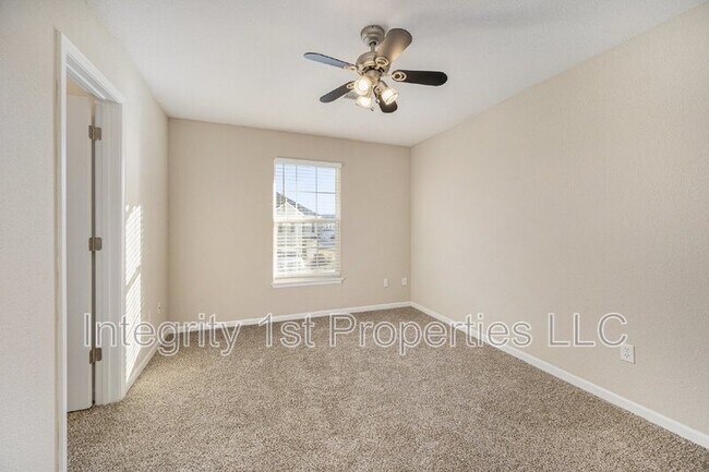 Building Photo - 9104 N Helena Ave
