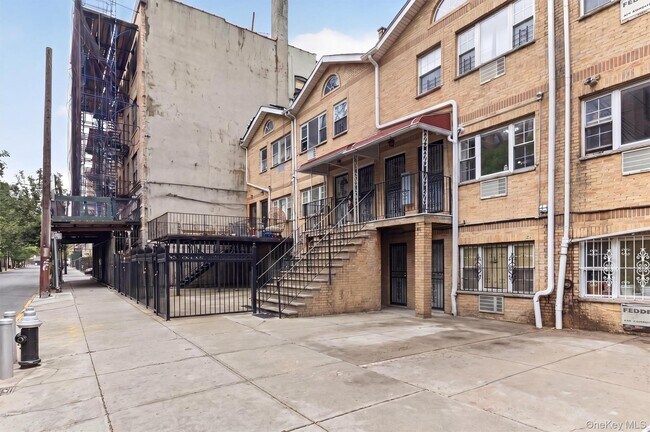 Building Photo - 315 E 163rd St