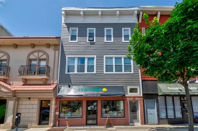 Primary Photo - 419 Broadway-