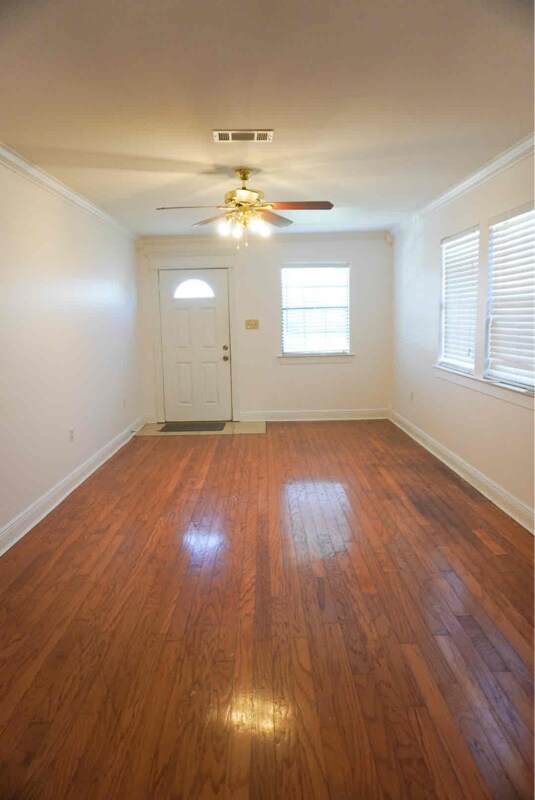 Building Photo - 8539 Longwood View Ave