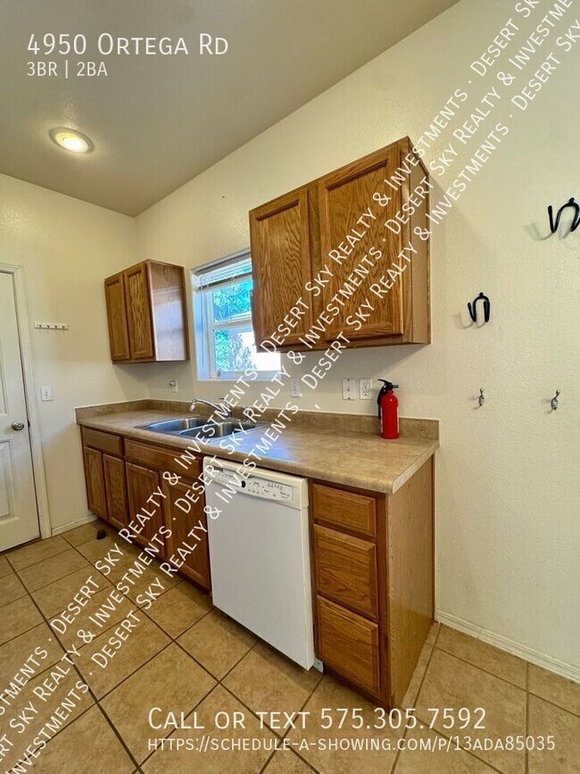 Building Photo - 4950 Ortega Rd
