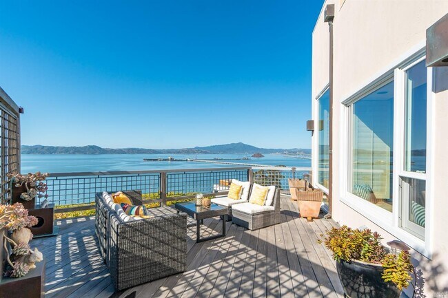 Building Photo - 245 Water St