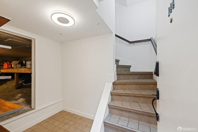 Building Photo - 144 Langton St