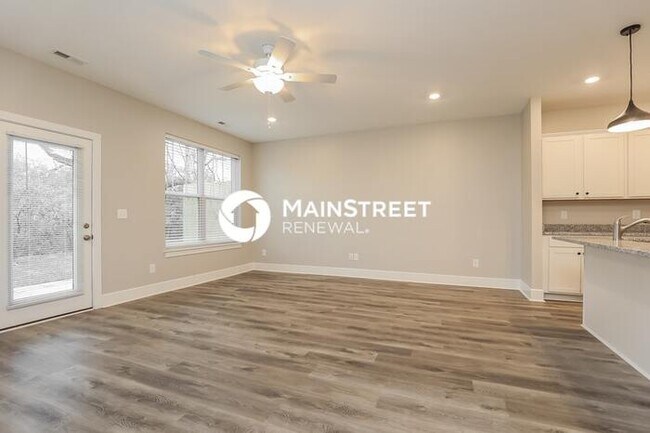 Building Photo - 3 Bedroom Pet-Friendly Home in Gallatin, TN with Main Street Renewal