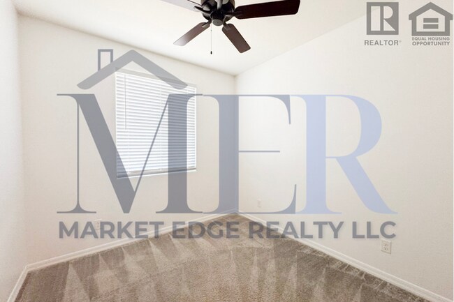 Building Photo - 3Bed/2Bath Home w/3 Car Gar in Casa Grande...