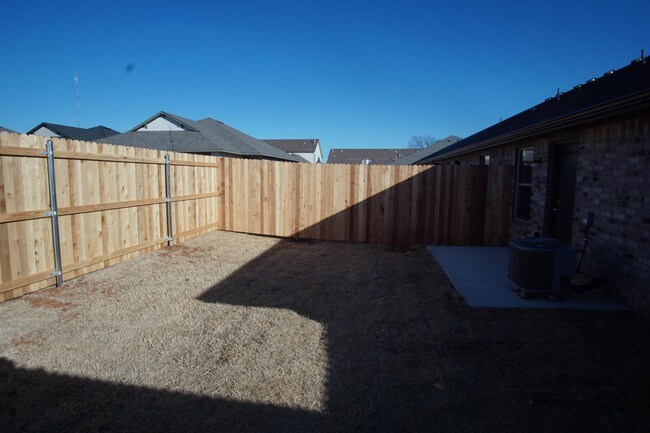 Building Photo - 439 Summit Ridge Dr