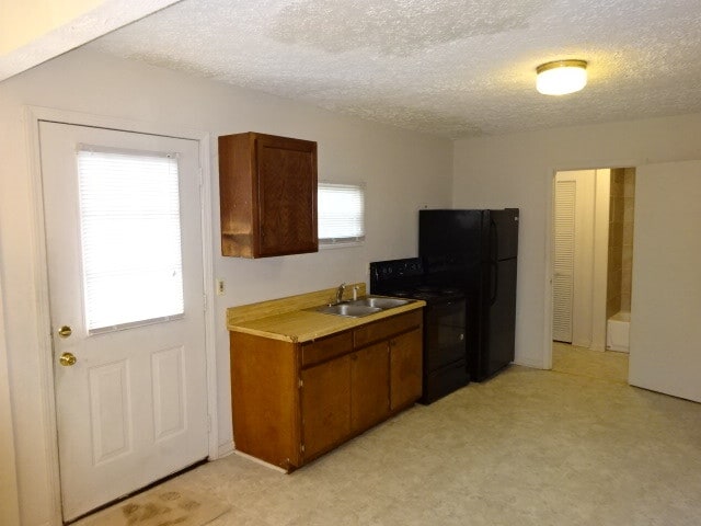 Building Photo - 327 Lucas Ave