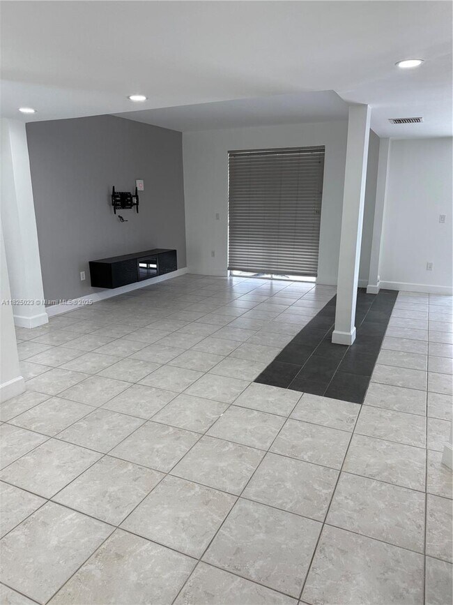Building Photo - 8660 SW 161st Ave